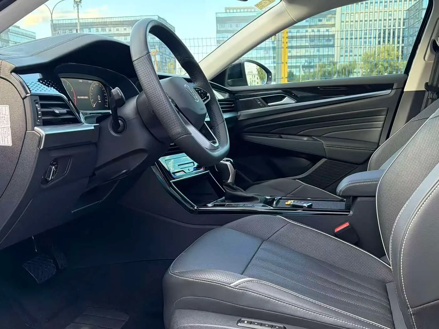 Volkswagen Passat 2024 — Photo 7/17