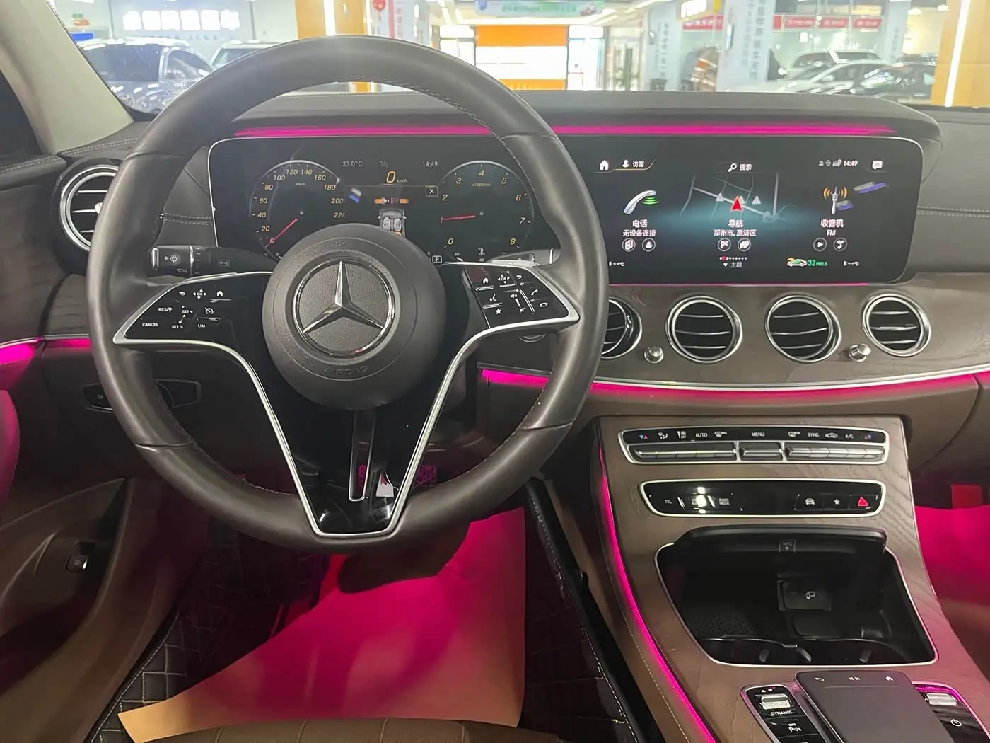 Mercedes-Benz E-Class 2022 — Photo 12/17