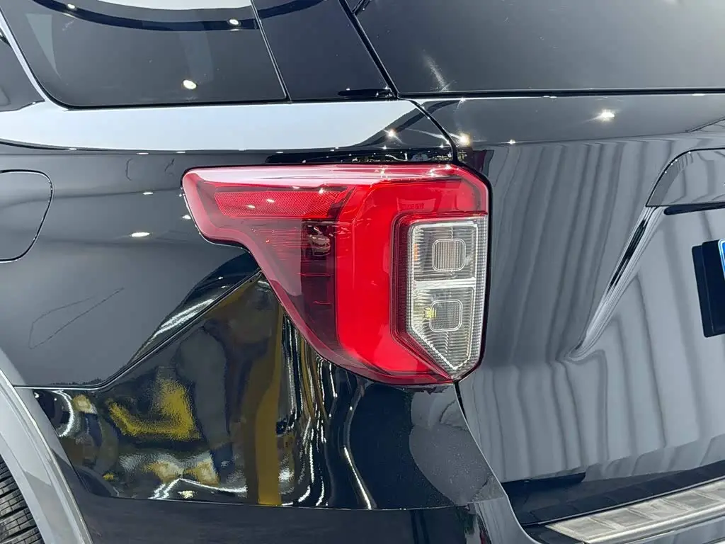 Ford Explorer 2020 — Photo 17/17