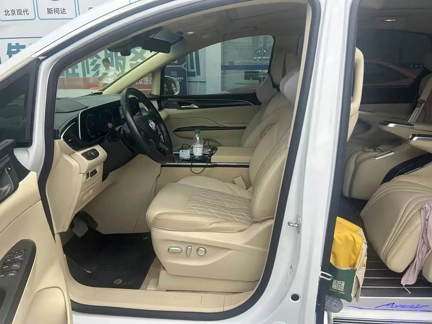 Buick GL8 2023 — Şəkil 2/7