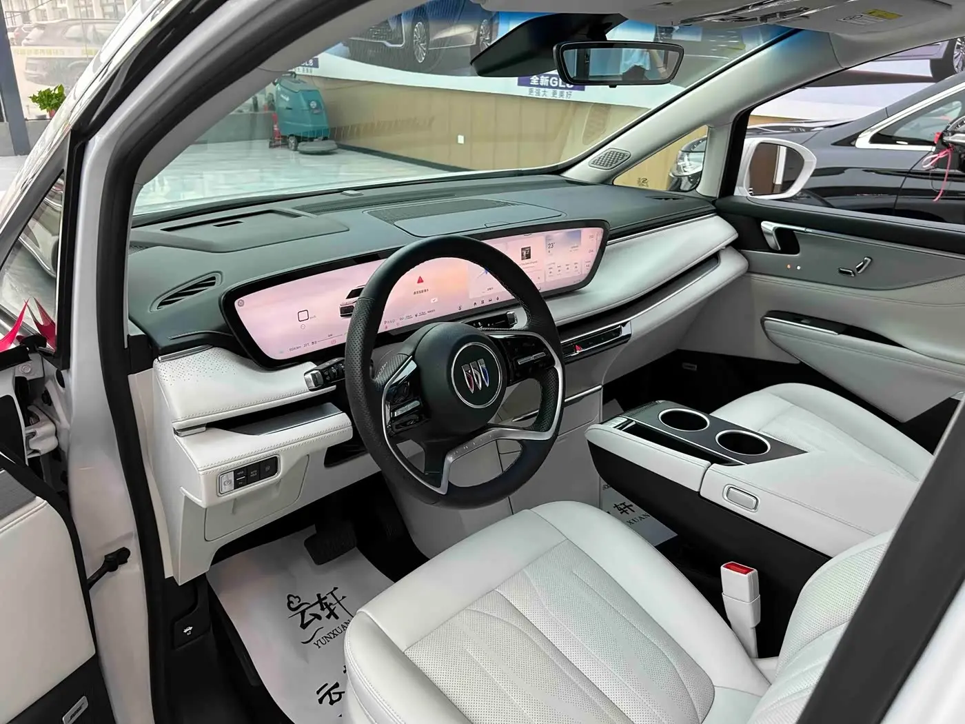 Buick GL8 New Energy 2024 — Photo 13/20