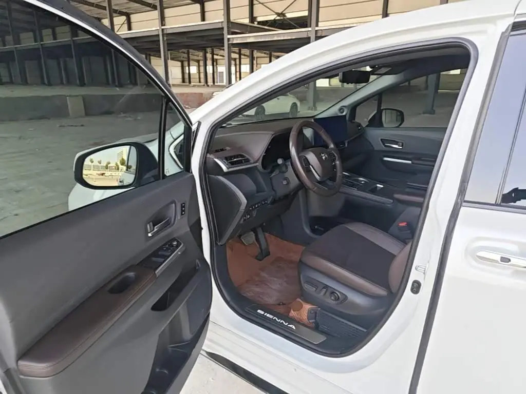 Toyota Sienna 2023 — Photo 16/20