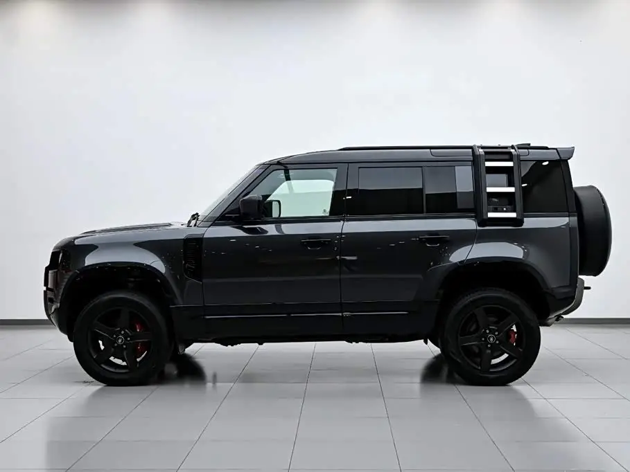 Land Rover Defender 2023 — Photo 5/20