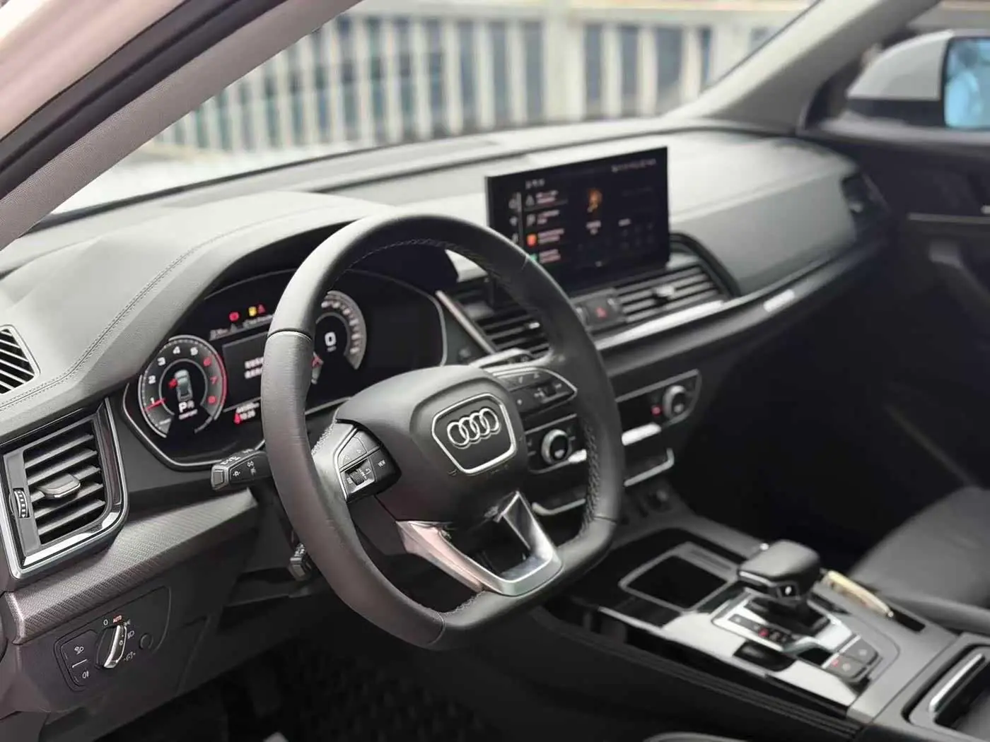 Audi Q5L 2022 — Фото 18/18