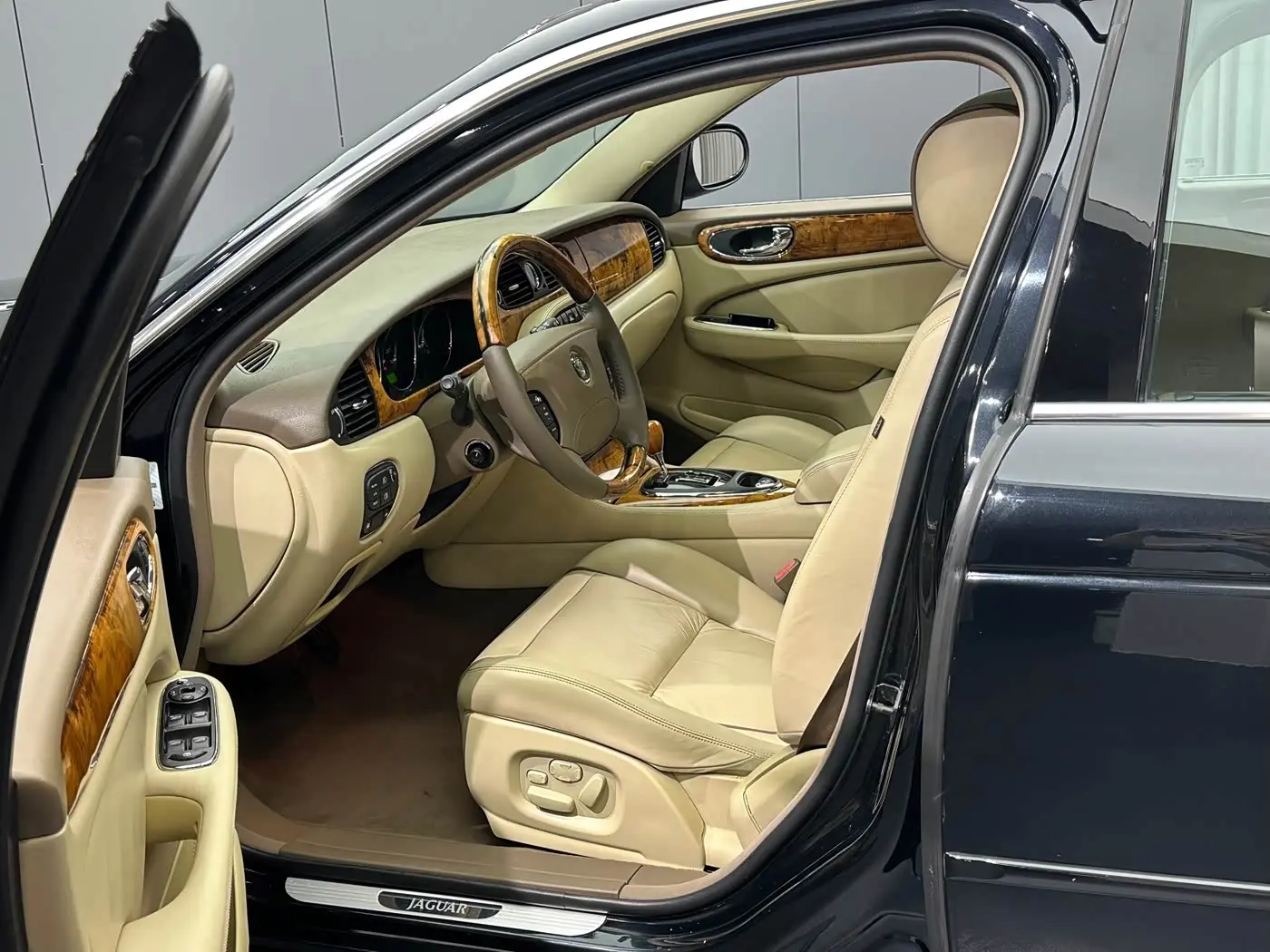 Jaguar XJ 2005 — Фото 11/20