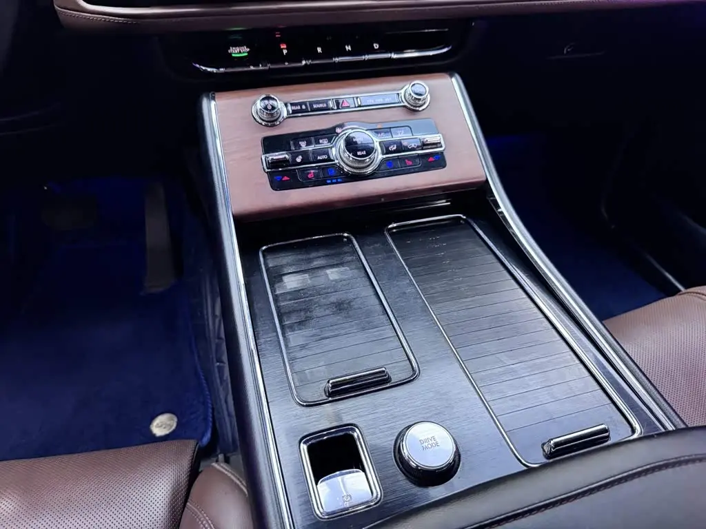 Lincoln Aviator 2020 — Photo 16/20