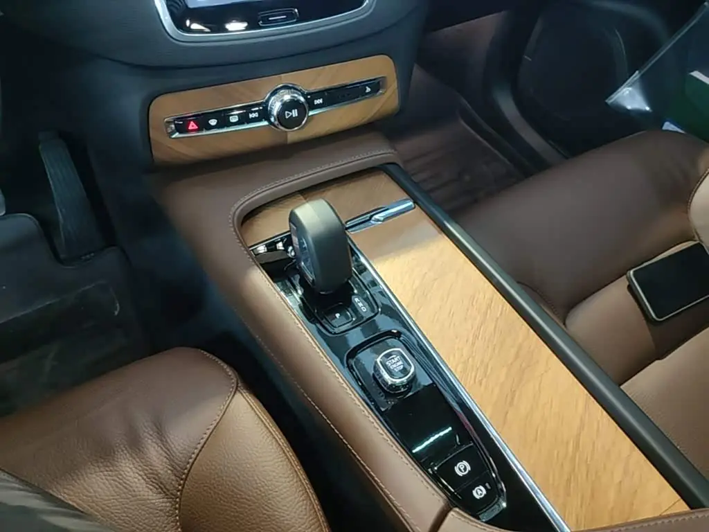 Volvo XC90 2023 — Фото 14/20