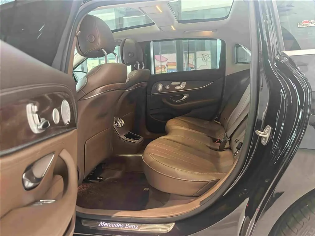 Mercedes-Benz E-Class 2023 — ფოტო 5/20