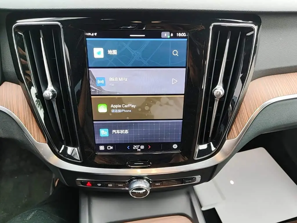 Volvo S60 2025 — Фото 18/20