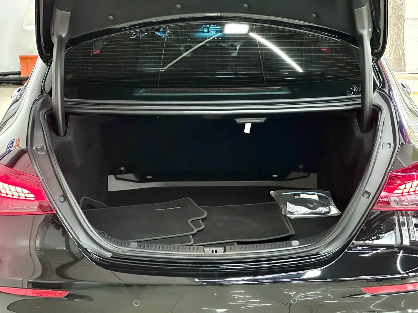 Mercedes-Benz E-Class AMG 2023 — Фото 12/20