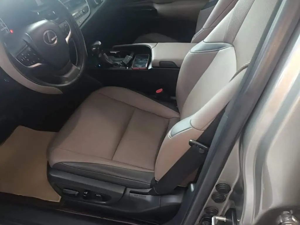 Lexus ES 2022 — Photo 11/20