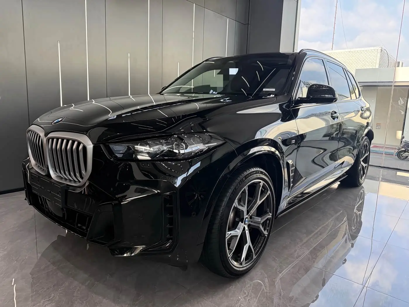 BMW X5 2024 — Фото 1/8