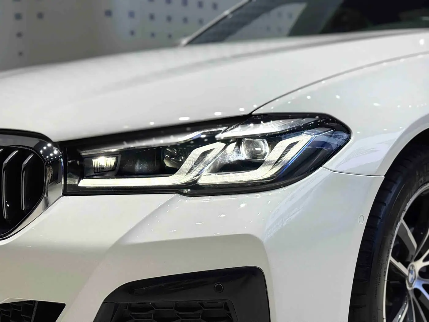 BMW 5 Series 2023 — Photo 18/18