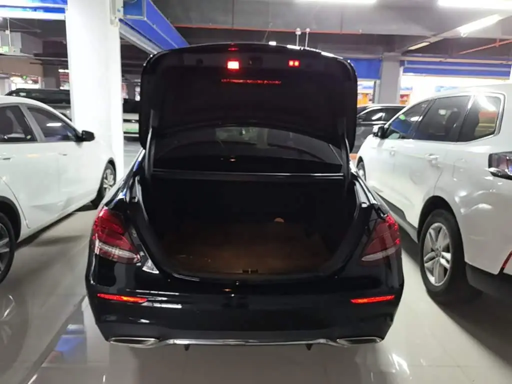 Mercedes-Benz E-Class 2019 — Photo 19/20