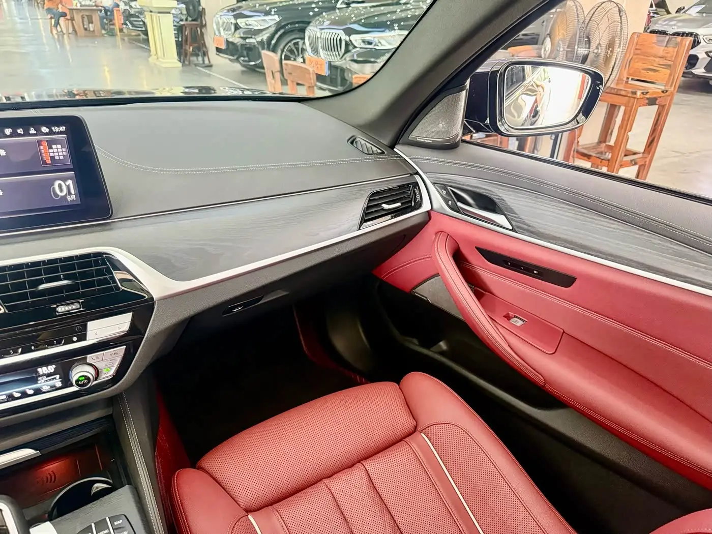 BMW 5 Series 2021 — Photo 8/17