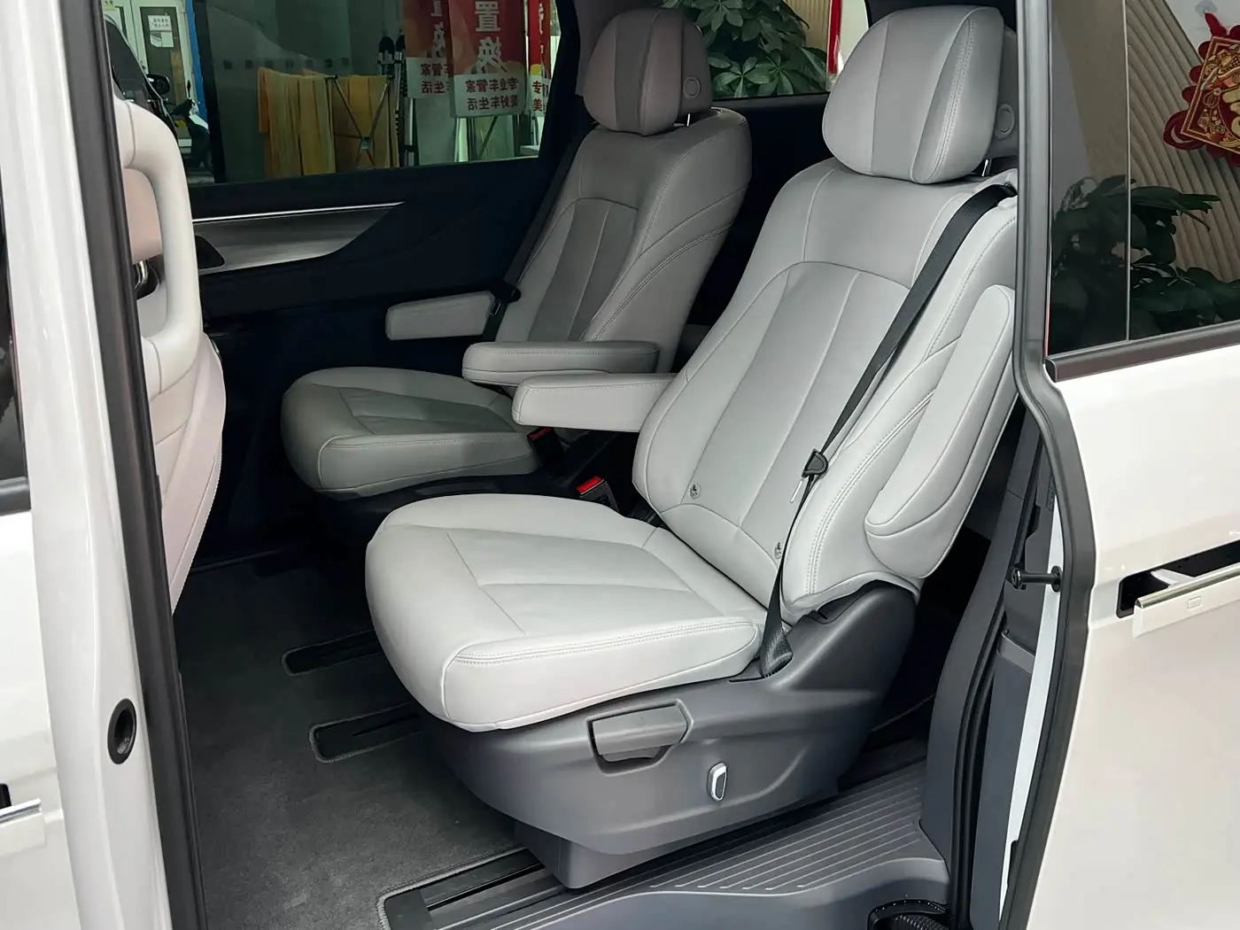 Buick GL8 2025 — Photo 19/20