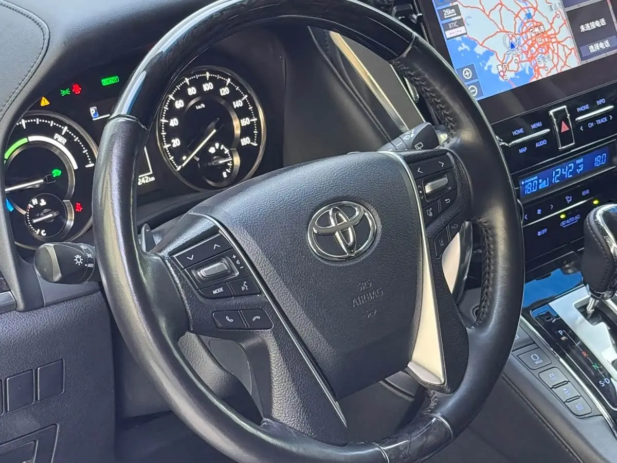 Toyota Vellfire 2022 — Photo 7/9