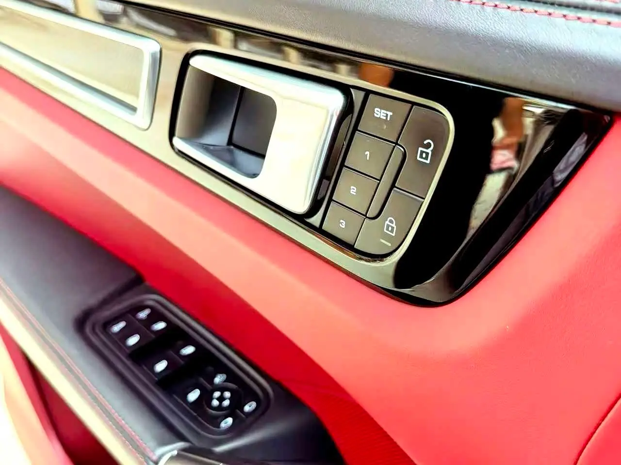 Porsche Cayenne 2023 — Photo 8/18