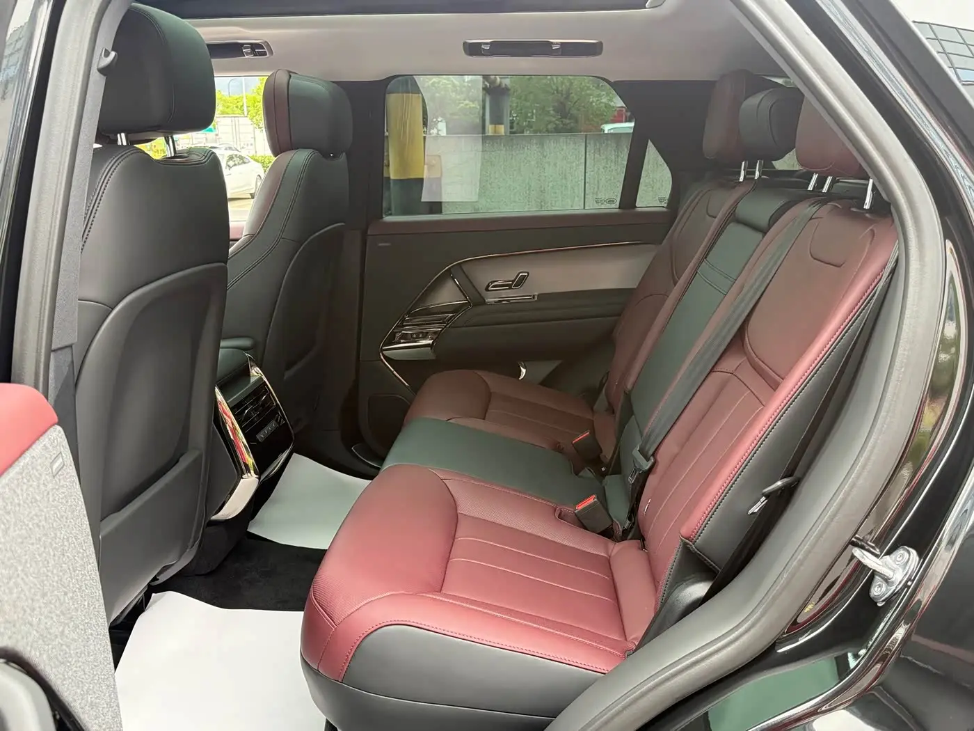 Land Rover Range Rover Sport 2024 — Фото 12/20