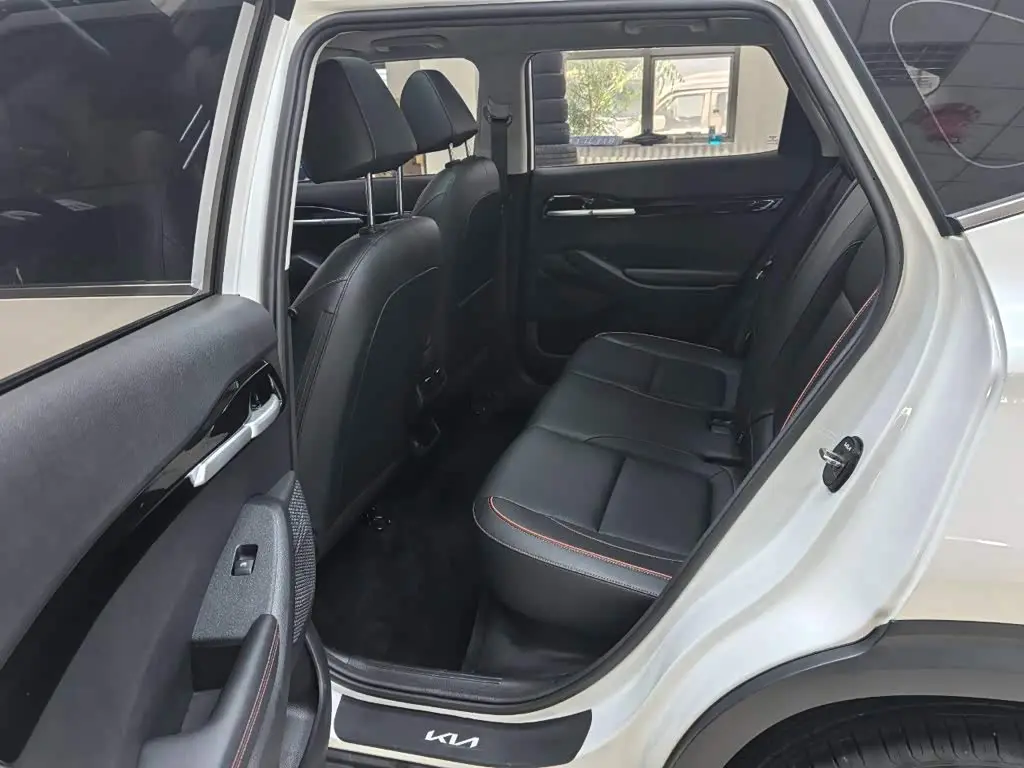 Kia Seltos 2023 — Şəkil 17/20