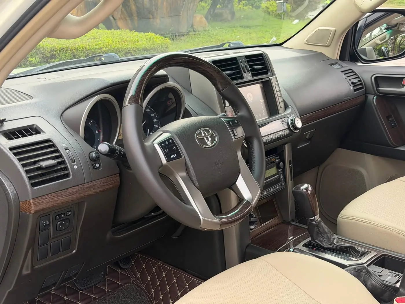 Toyota Prado 2013 — Photo 8/20