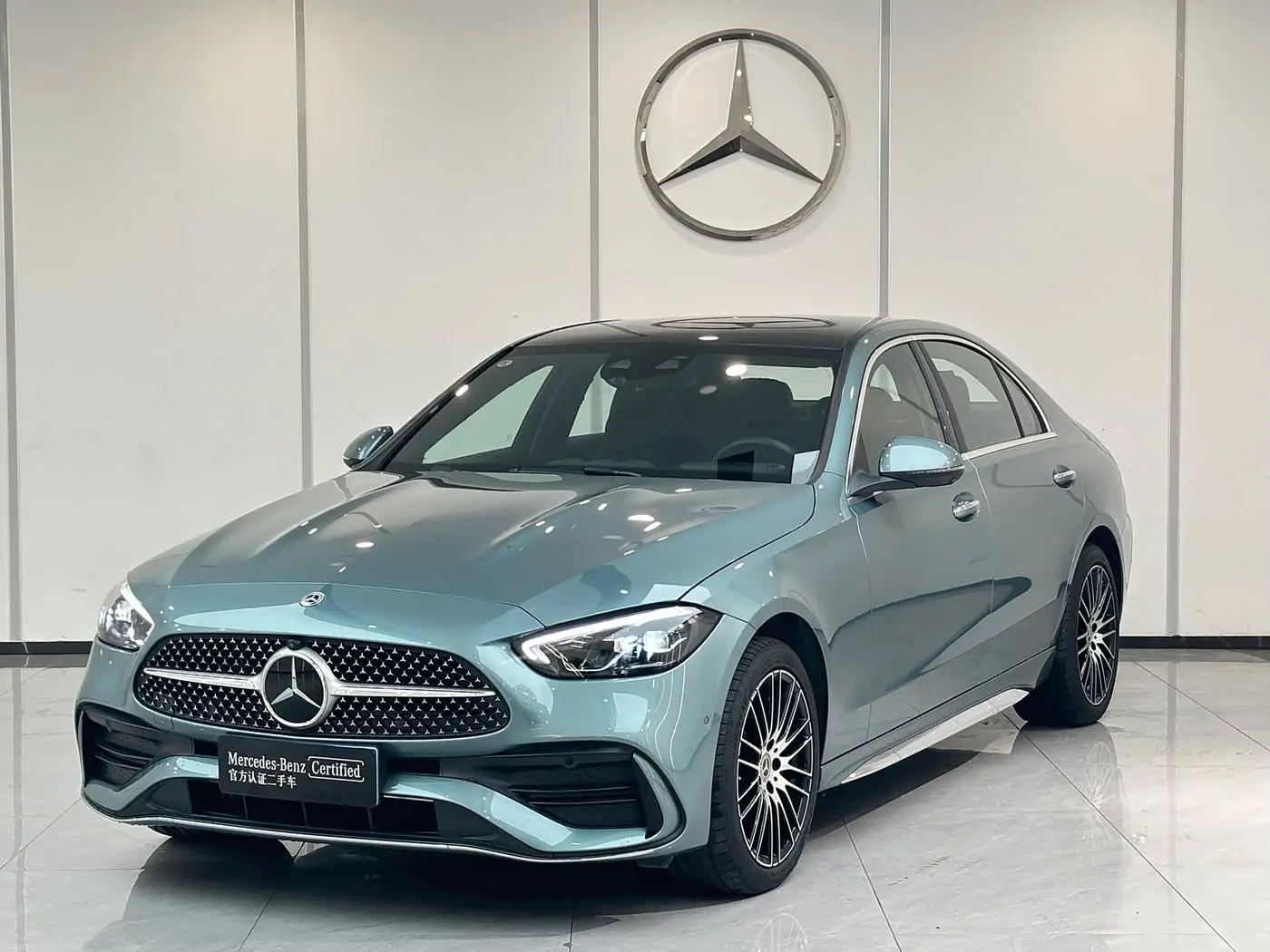Mercedes-Benz C-Class 2025 — Photo 1/14