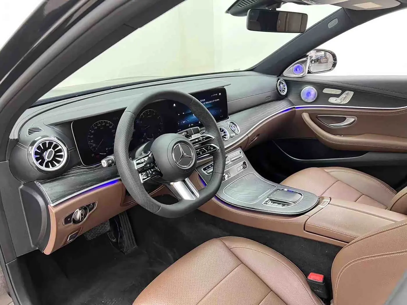Mercedes-Benz E-Class 2023 — Photo 11/20