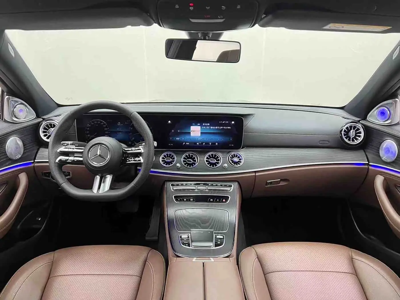 Mercedes-Benz E-Class 2023 — Photo 18/20