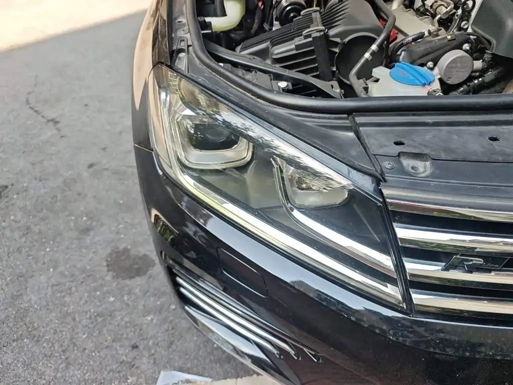 Volkswagen Touareg 2018 — ფოტო 7/20