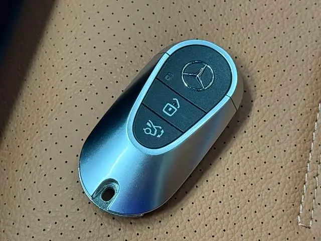 Mercedes-Benz GLC 2025 — Photo 9/12