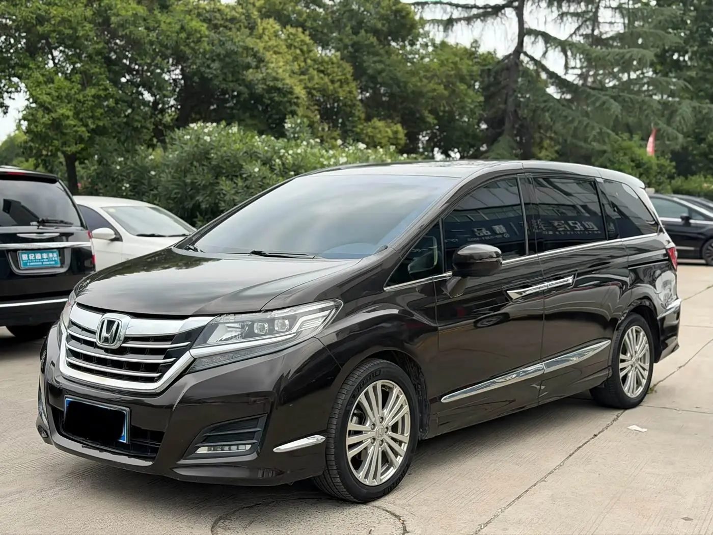 Honda Elysion 2019 — Photo 1/15