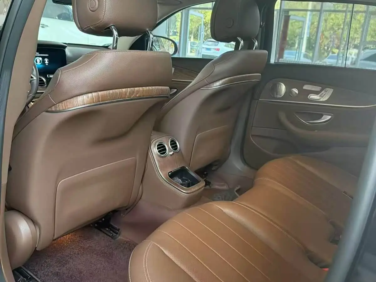 Mercedes-Benz E-Class 2023 — Şəkil 6/9