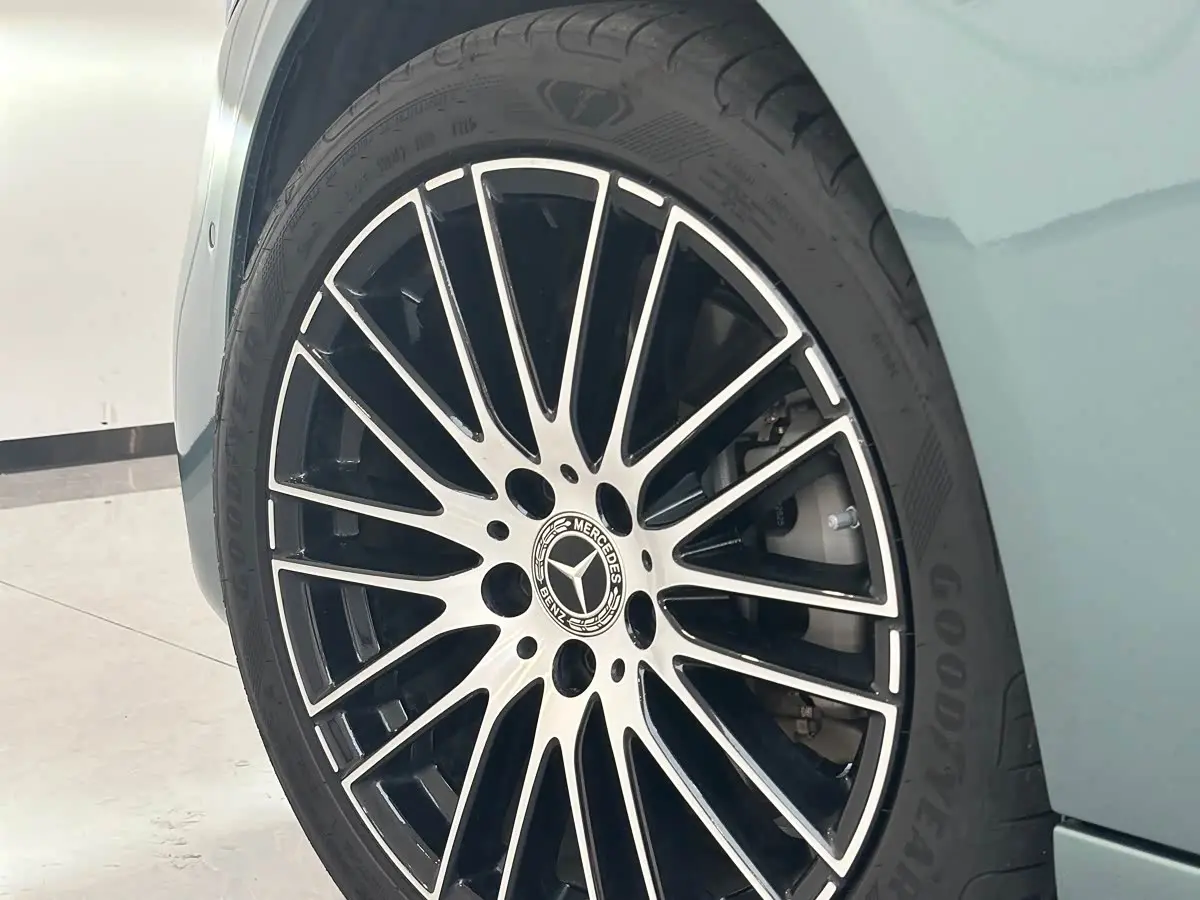 Mercedes-Benz C-Class 2025 — Photo 13/14