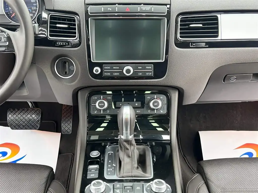 Volkswagen Touareg 2018 — Фото 13/20