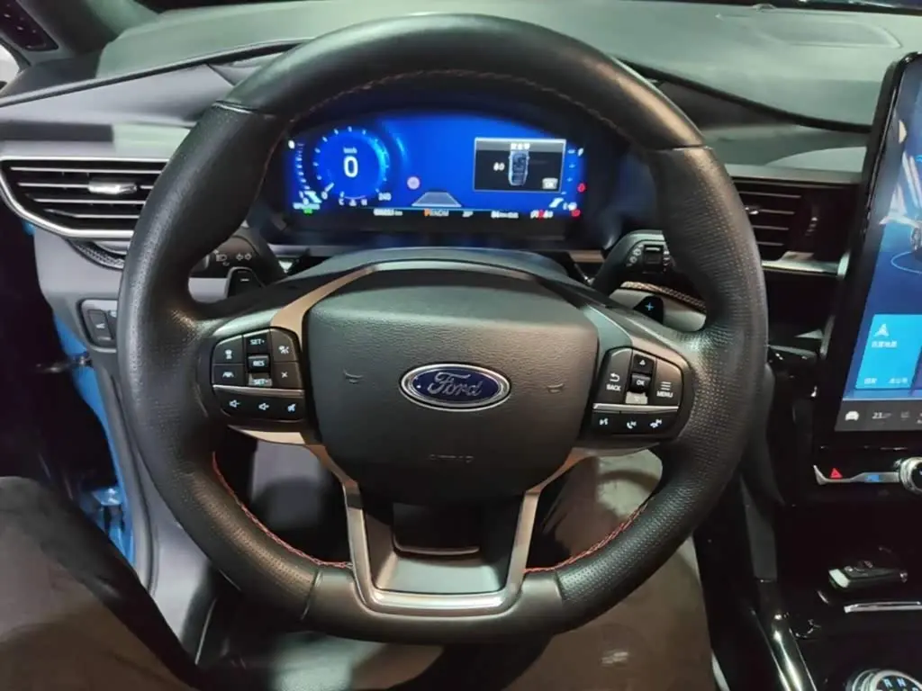 Ford Explorer 2020 — Фото 11/20