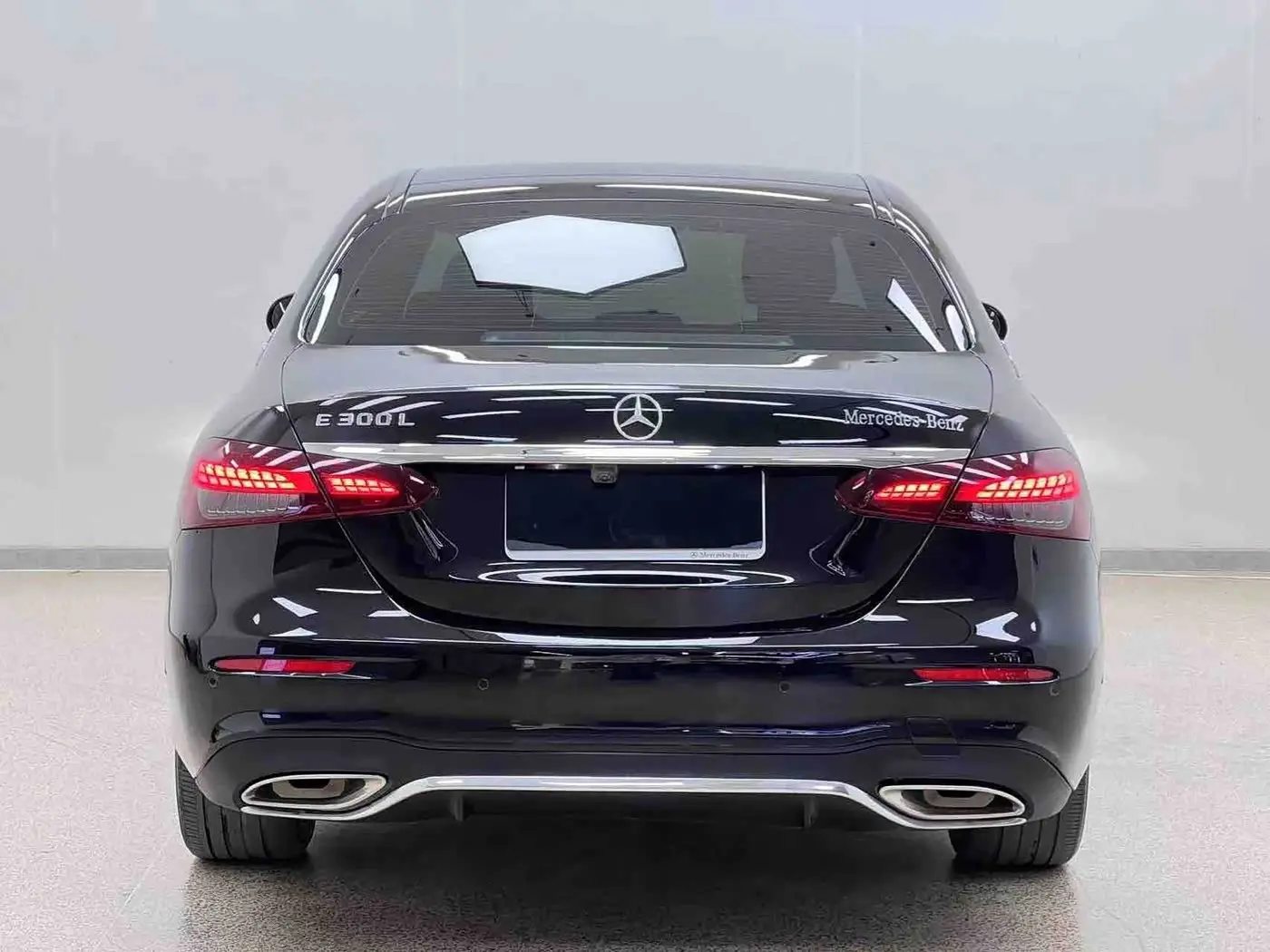 Mercedes-Benz E-Class 2023 — Photo 6/20