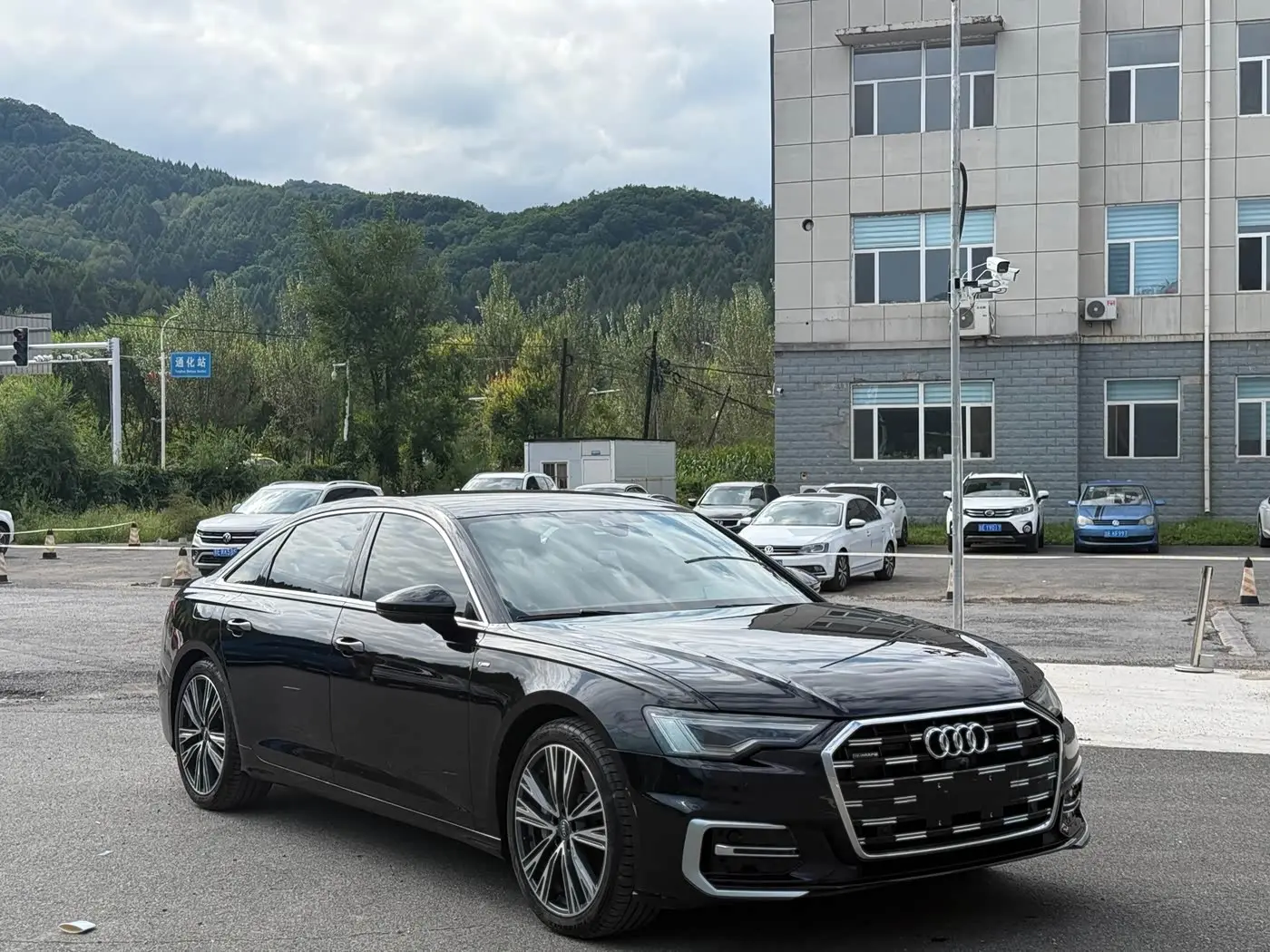 Audi A6L 2019 — Photo 3/9