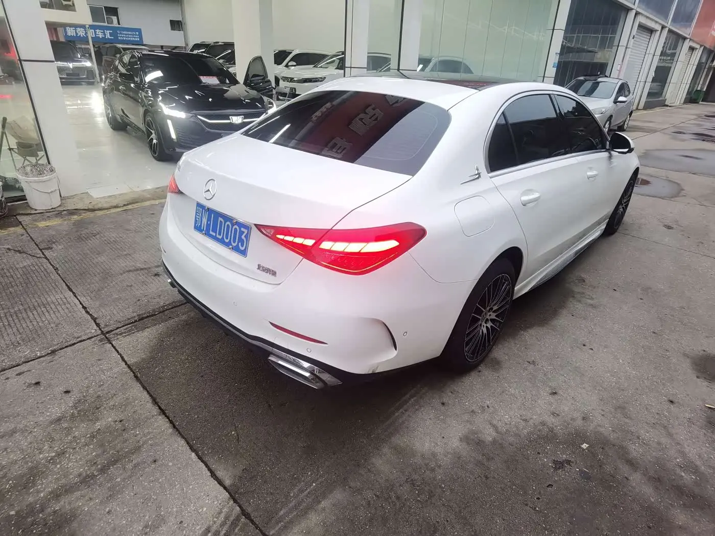 Mercedes-Benz C-Class 2025 — Photo 17/17