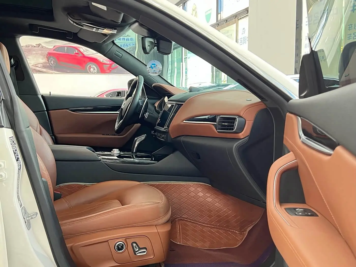 Maserati Levante 2022 — ფოტო 7/17