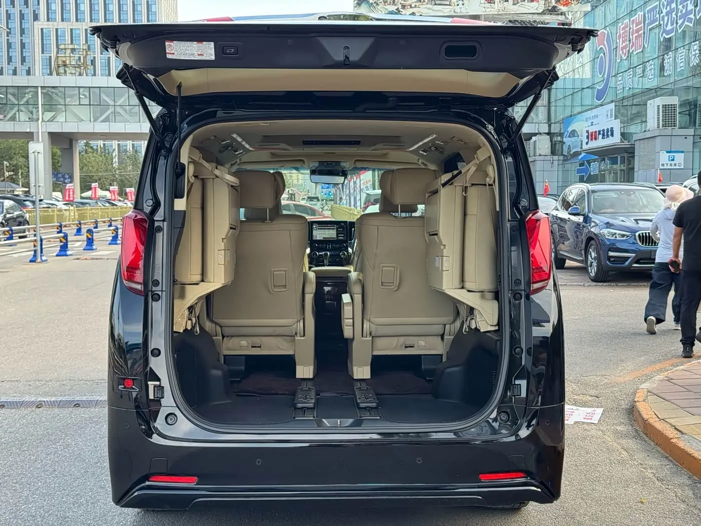 Toyota Alphard 2021 — Photo 12/14