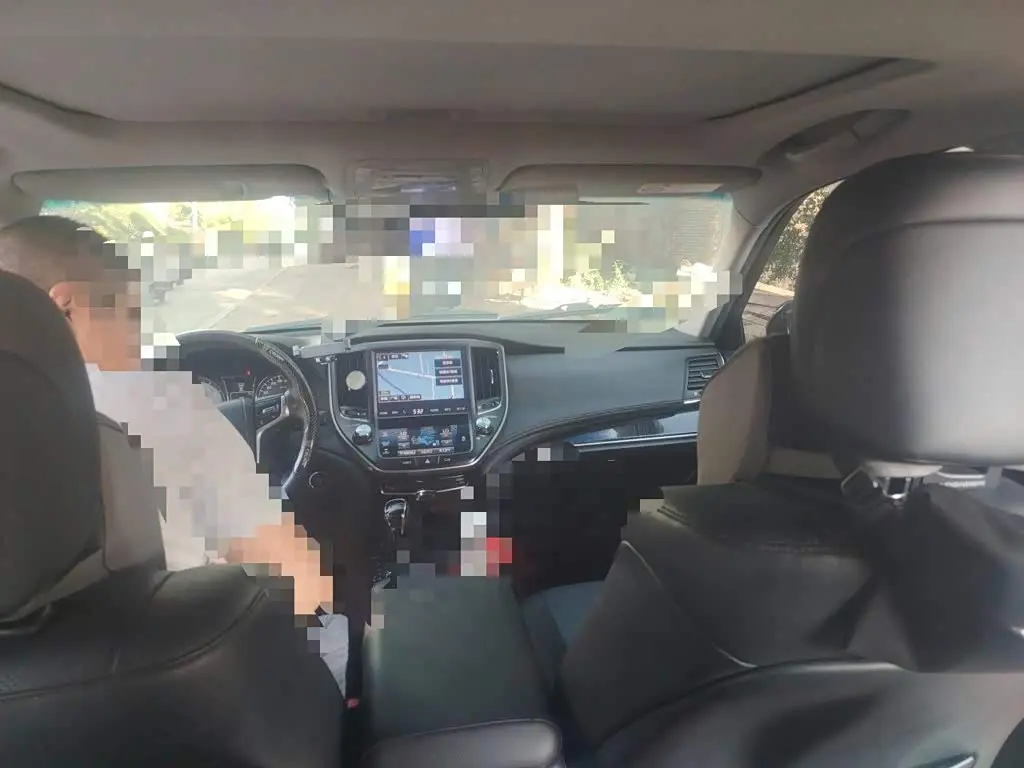 Toyota Crown 2015 — Photo 9/20