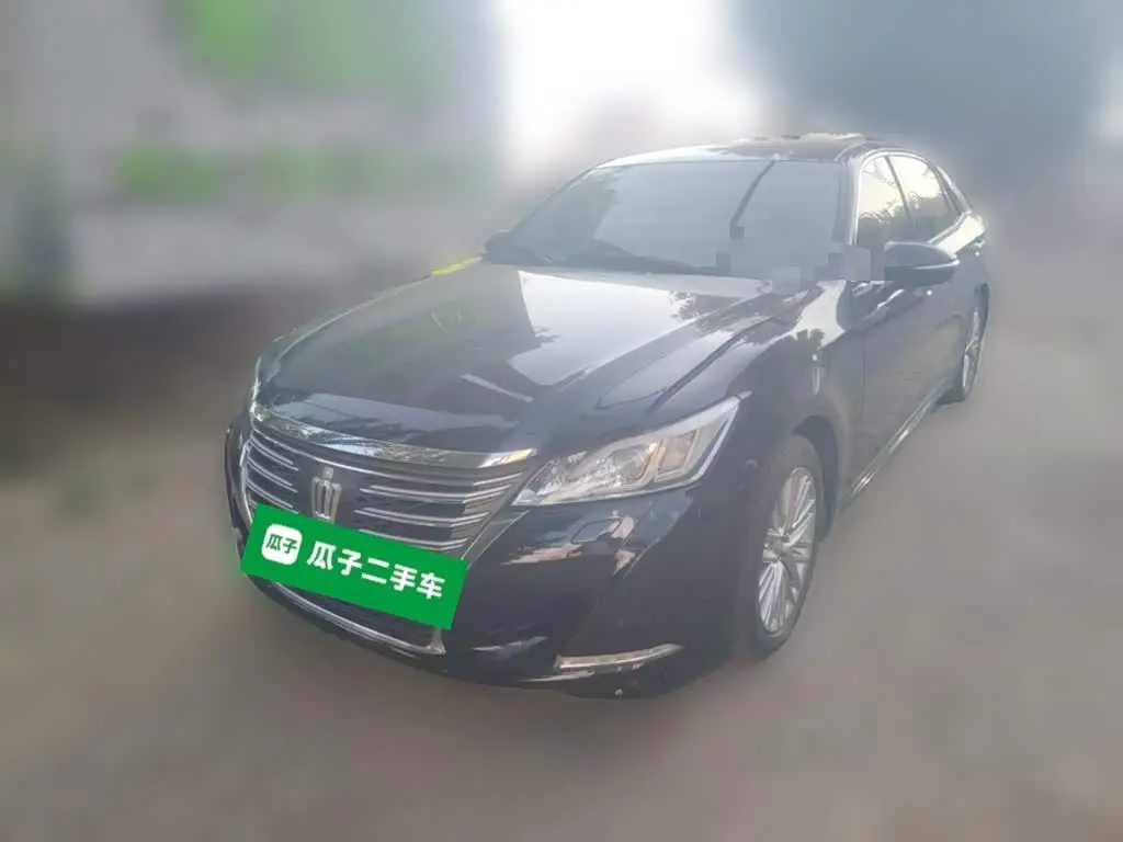 Toyota Crown 2015 — Photo 2/20
