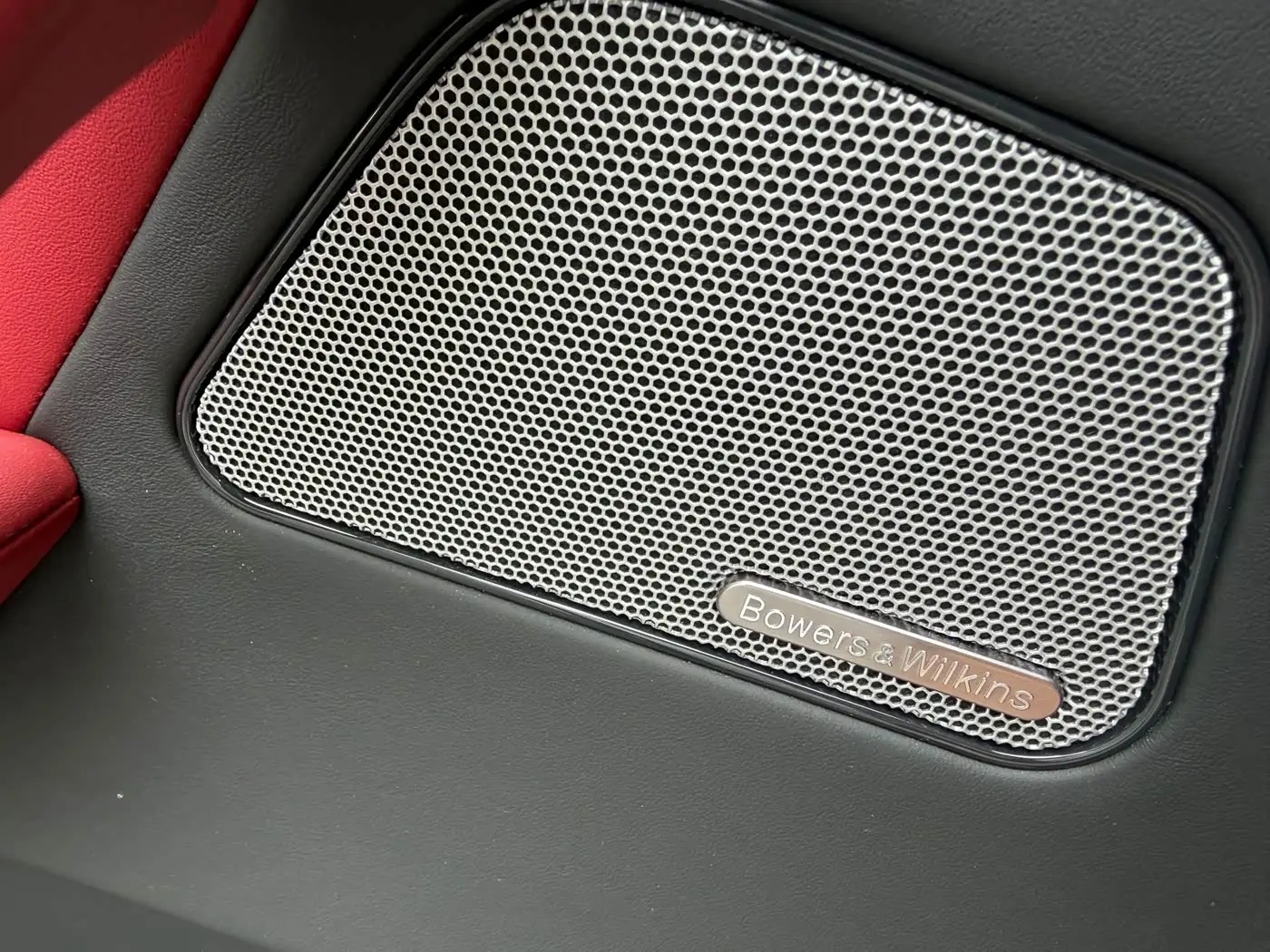 Maserati Levante 2021 — Фото 6/8