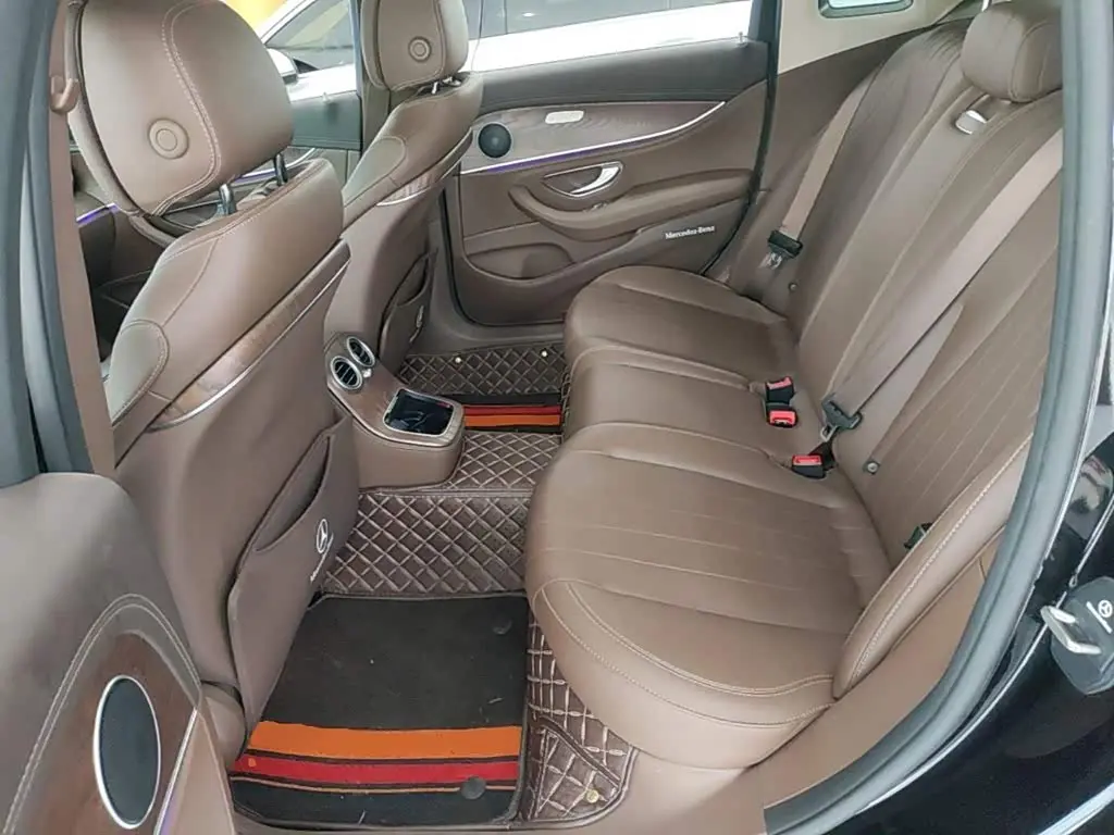 Mercedes-Benz E-Class 2024 — Photo 17/20