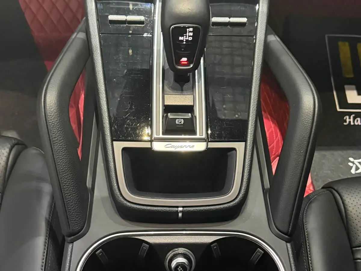 Porsche Cayenne 2018 — Photo 10/16