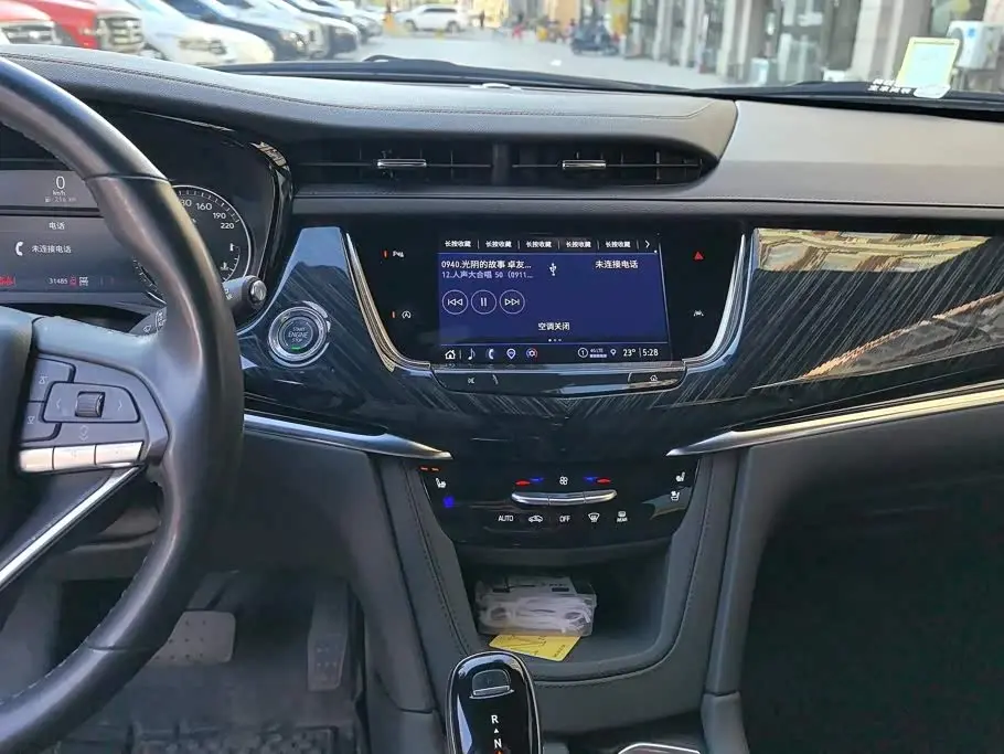 Cadillac XT6 2024 — Фото 13/16
