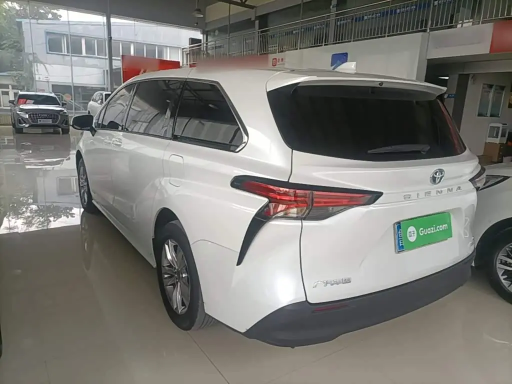 Toyota Sienna 2024 — Photo 5/20