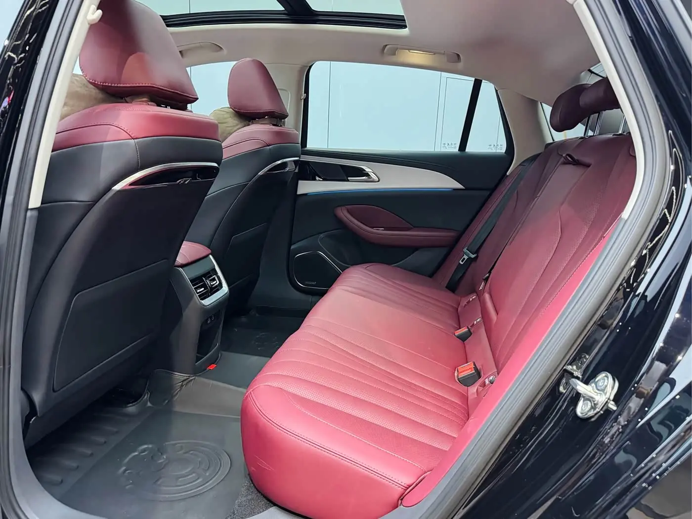 Hongqi H5 PHEV 2025 — Фото 10/20