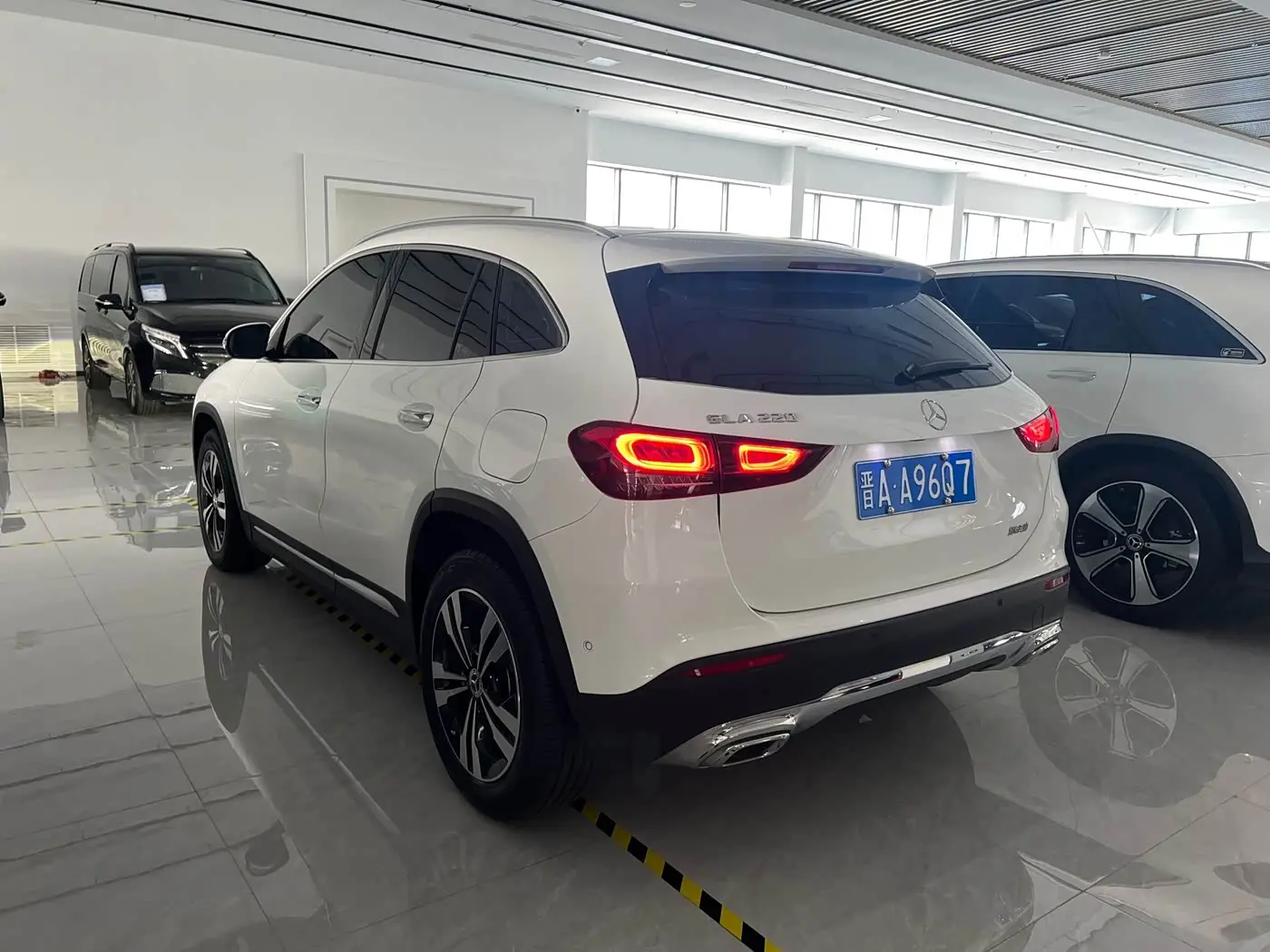 Mercedes-Benz GLA 2023 — Фото 11/16