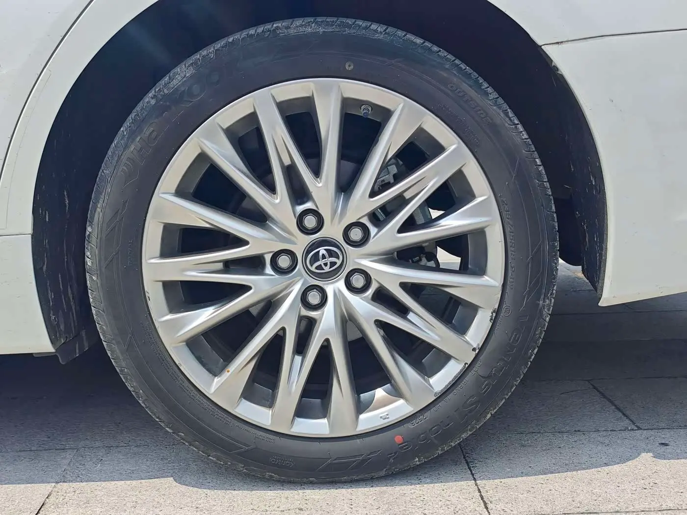 Toyota Avalon 2023 — Photo 13/15